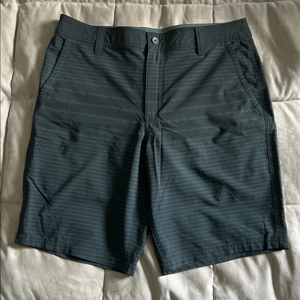 Goodfellow Men dark gray striped hybrid shorts size 34 never worn